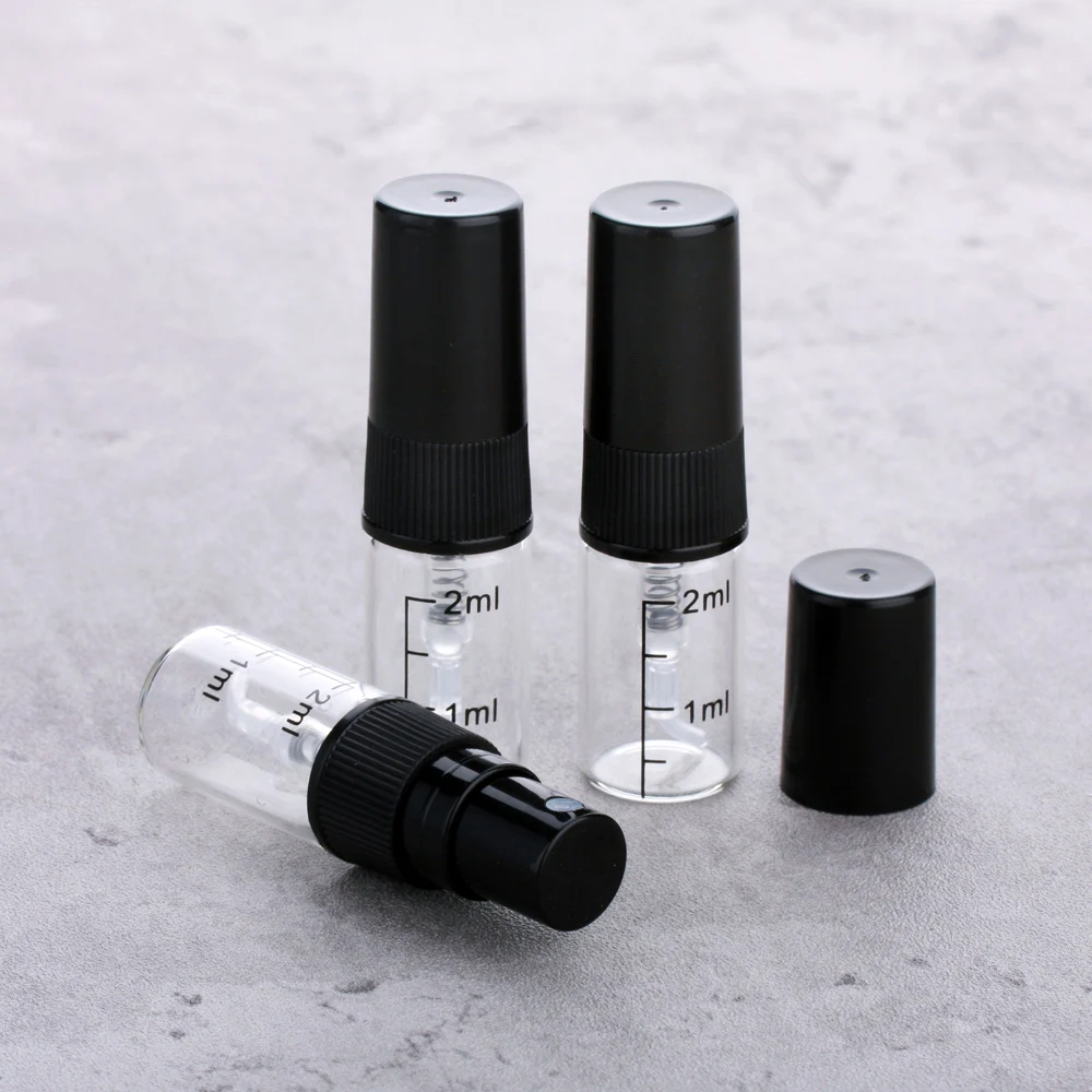 50pcs/daug 2ML Nešiojamų Daugkartiniai Stiklo Kvepalų Mėginys, Mini Butelis plastmasinis purkštuvas su skale juoda